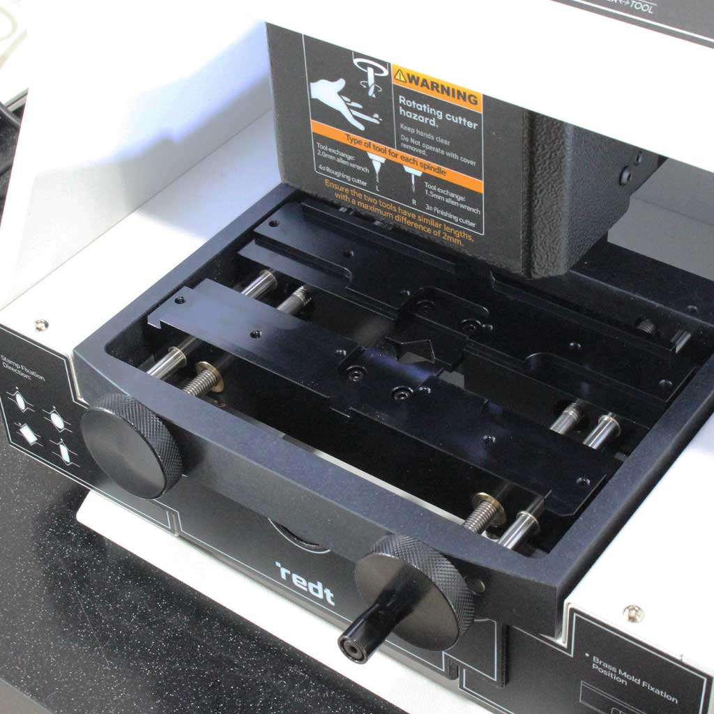 Mini CNC C3 per realizzare timbri e clichè