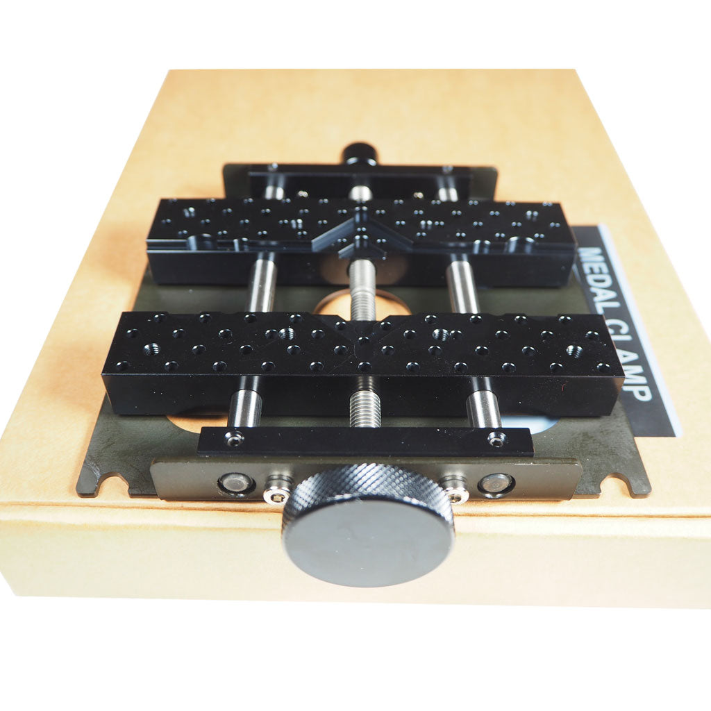 Self-centering vice